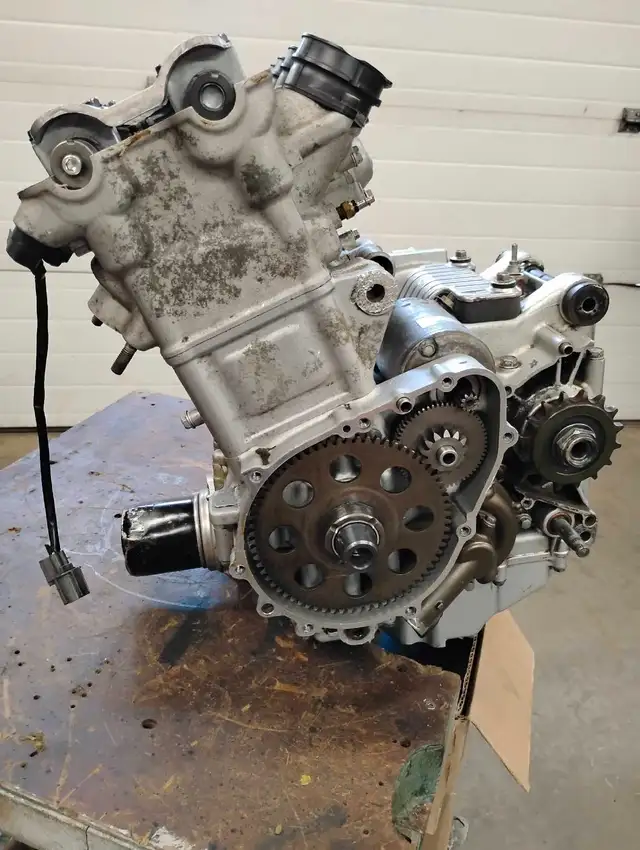Kawasaki ZX-9 engine parts in Other in Dartmouth - Image 2