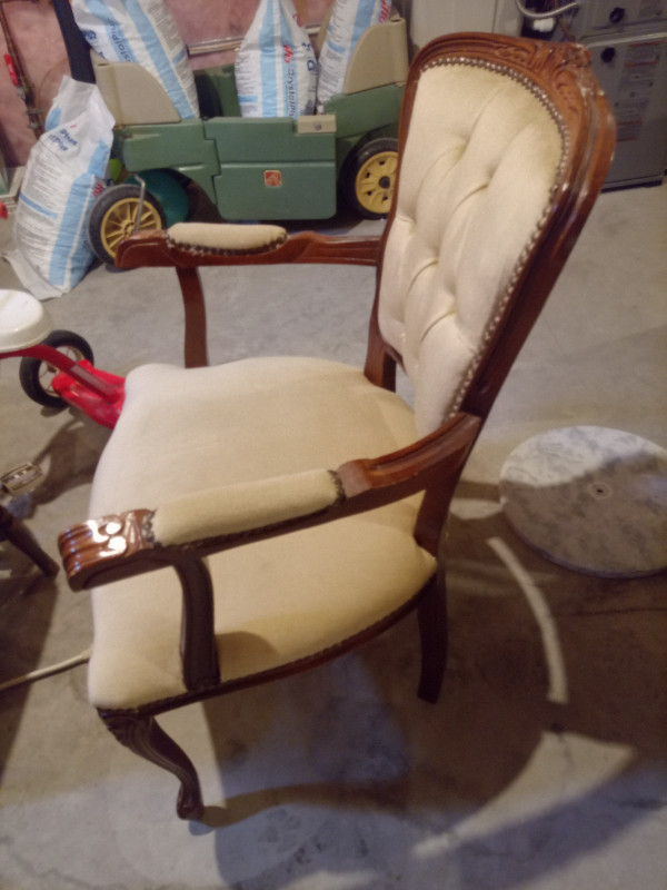 Chair for sale in Chairs & Recliners in Stratford - Image 2