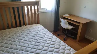 Grande chambre toute équipée à louer à Aylmer