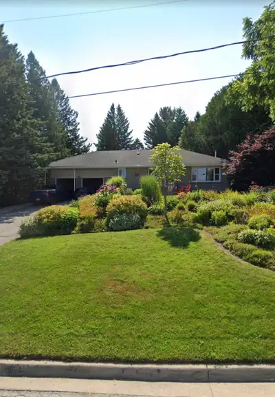 4 Bedrooms house for rent 2 Bathrooms Including Basement 10 Car Parking Close to all immunities 6472...