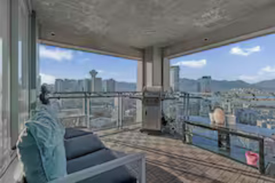 Furnished - Downtown Stadium - 3 Beds / 2 Bathrooms (Vancouver), View more