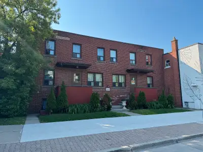2 Bedroom Apartment Port Credit - $1950 Hydro , Heat , Water Inc