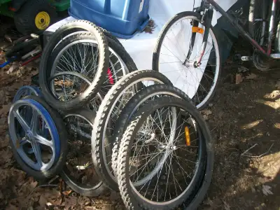 lots de bicyclettes fonctionnelles a donner, View more