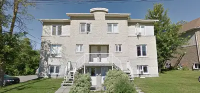 Great 2bedroom condo for rent, Aylmer, avail for May 1 or June 1 First floor with walkout - Semi-att...