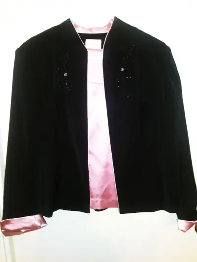Five women's office jackets. Sizes 14-18, View more
