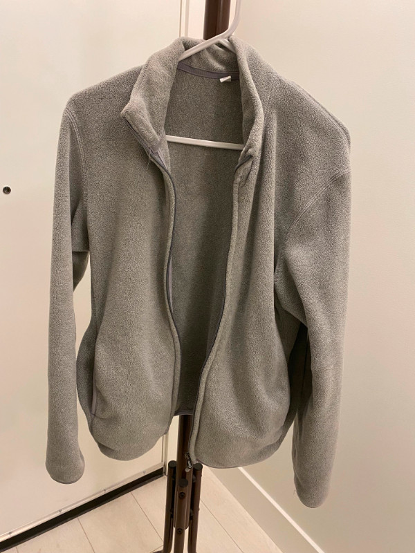 Uniqlo Small fleece grey in Men's in Vancouver