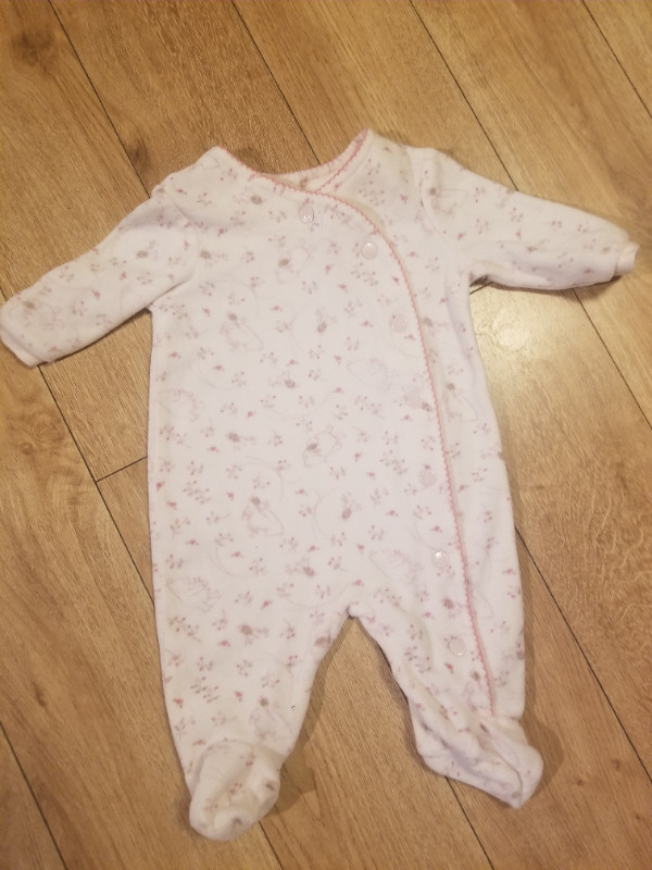 3 Quantity: NB 0 to 3 month baby girl sleepers in Clothing - 0-3 Months in Calgary - Image 4