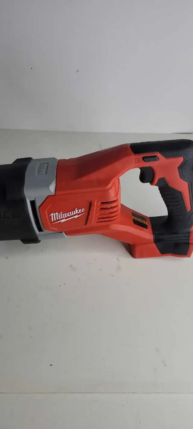 Milwaukee 2621-20 sawzall reciprocating saw  in Power Tools in Oakville / Halton Region - Image 4