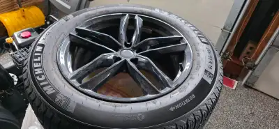 Audi Q7 2022 winter tires and rims. 5mm depth. $900. Michelin X Winter