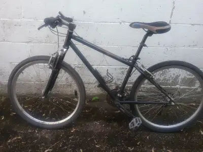 27 vitesses C'est un melange de plusieurs velos montes pour en faire un bon