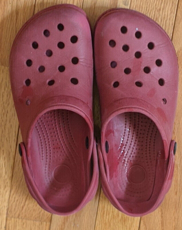 NEW  Crocs slipper(woman 37),  size 3 (8--11y old), size 5 Red in Kids & Youth in Markham / York Region - Image 3
