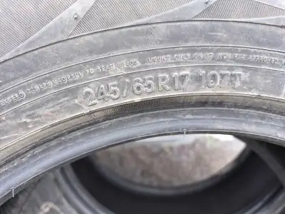 Magnifique pneus d'hiver TOYO ICE G3 usure 8/32 encore très bon pour 2 hivers Je lai vends car jai c...