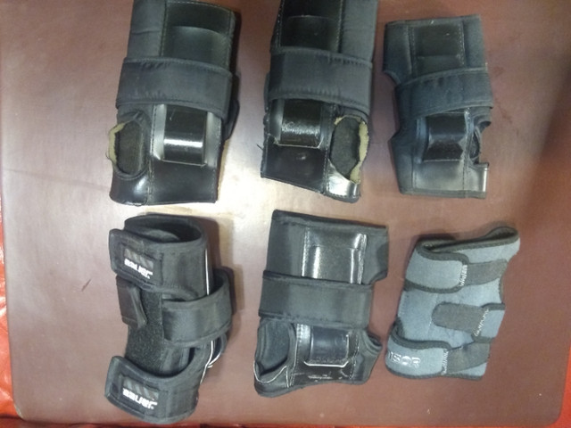 Assorted wrist splints. $5 each. dans Santé et besoins spéciaux  à Ville d’Edmonton