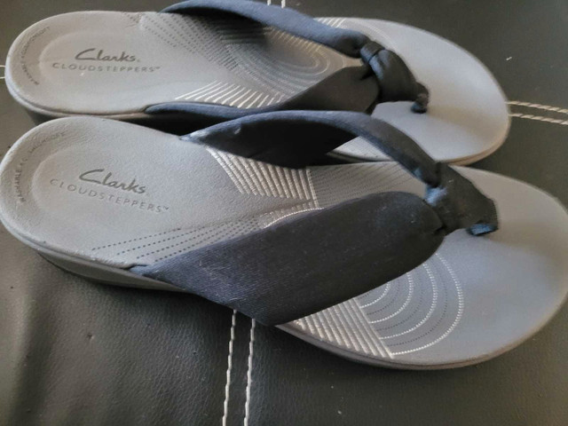 Clark's women flip flop  in Women's - Shoes in Windsor Region