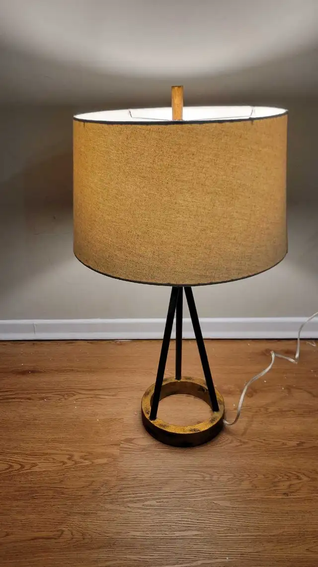 Table Lamp in Indoor Lighting & Fans in City of Toronto - Image 5