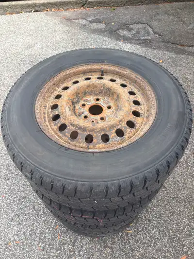 NITTO SN2 M&S winter tires mounted on steel rims. Came from 2011 Toyota Venza. Good condition with l...
