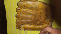 Brooks Robinson endorsed vintage baseball glove