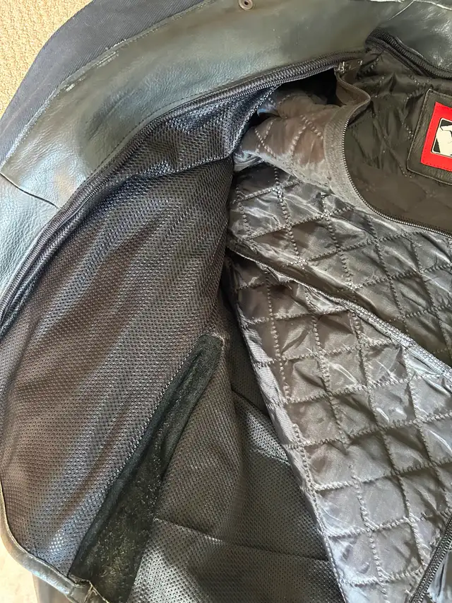 Men’s leather motorcycle jacket with armour in Men's in Lethbridge - Image 10