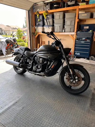 2013 Hyosung Aquila GV650 650cc Only 9800kms 2 sets of keys Comes with bags for the bike and a winds...