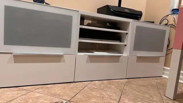 Ikea Besta - meuble TV in TV Tables & Entertainment Units in Longueuil / South Shore - Image 3