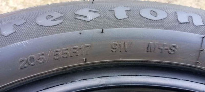À vendre 4 pneus P205/55R17 FIRESTONE 2500 km.
