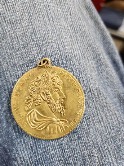 Medalion, View more