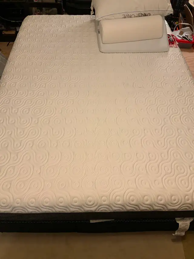 Tempur-Pedic Impulse ES Mattress - Queen size in Beds & Mattresses in Oshawa / Durham Region - Image 2
