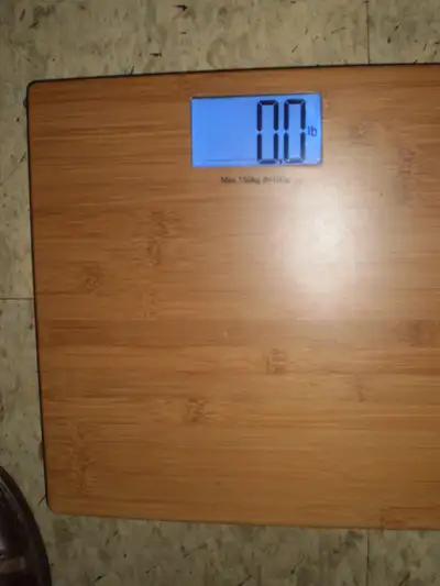 Wood Bathroom Scale, Make UNKNOWN Nice Cosmetics WORKS and is Accurate OR $15 with 2 CR32 Batteries...
