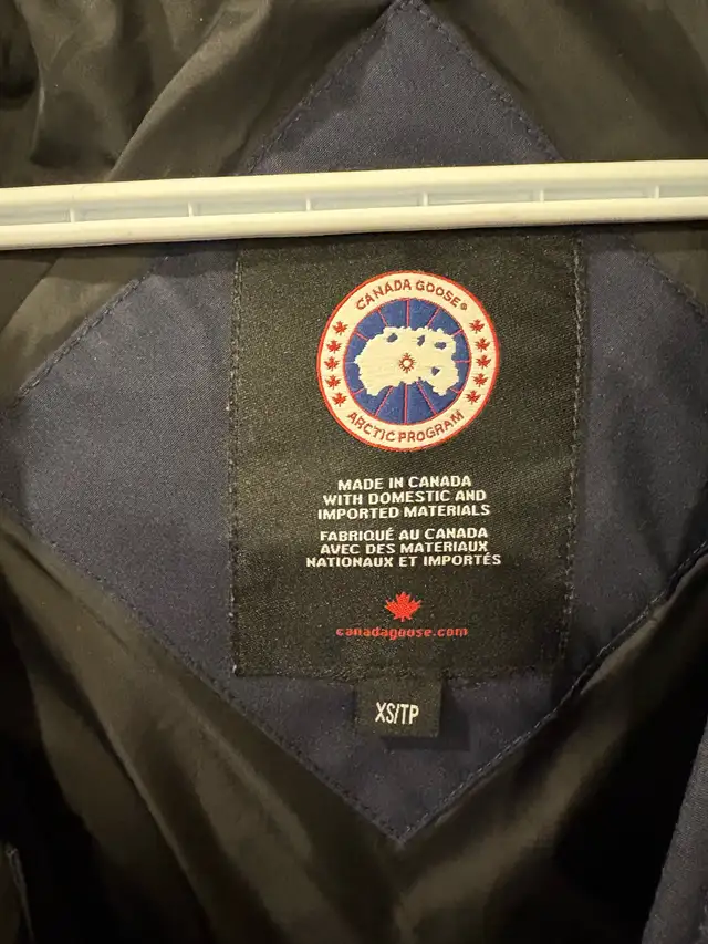 Women’s down jacket in Women's - Tops & Outerwear in Markham / York Region - Image 5