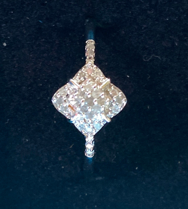 Bague neuve ornée de véritables Diamants (garantie) dans Bijoux et montres  à Saint-Jean-sur-Richelieu - Image 3