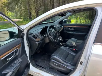 CRV in great shape, leather, Moon roof,lady driven , White,total safety on sale,