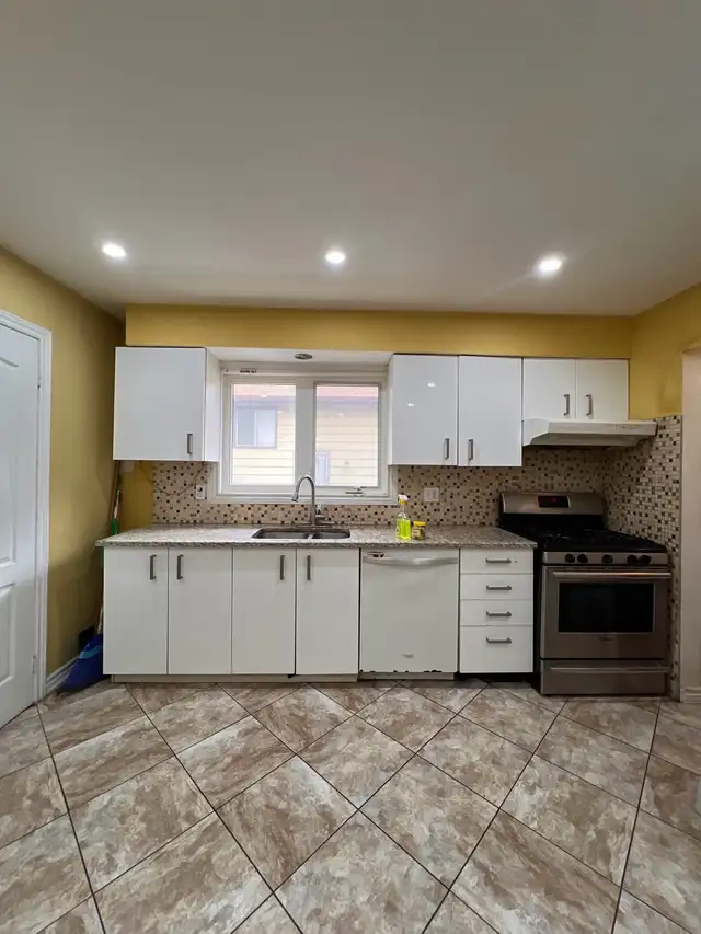 Sharing or private room for boys near Fairview Mall, Kitchener  in Room Rentals & Roommates in Kitchener / Waterloo - Image 4