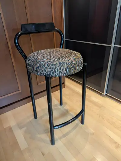 Tabouret avec dossier, View more