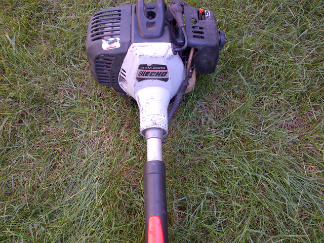 Echo SRM 260S  grass trimmer/weed wacker in Lawnmowers & Leaf Blowers in Kitchener / Waterloo