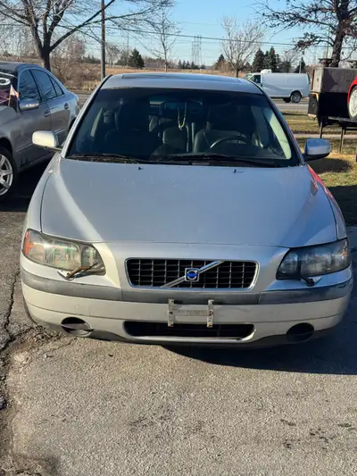 Selling my used Volvo S60 with 271,778 kilometers on it; this sedan offers a comfortable and reliabl...