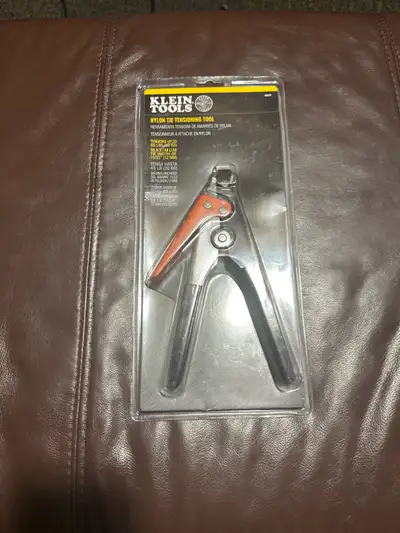 This Klein Tools nylon tie tensioning tool is designed to tighten nylon cable ties and cut off the e...