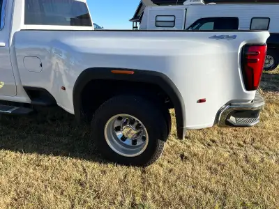 2025 GMC Sierra 3500 SLE dually 8’ truck box take off. Brand new, less than 1000KM on truck when rem...