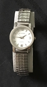 Ladies EUC Silver Quartz Watch With Expandable Band