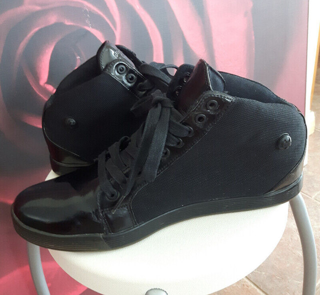 Reebok Pump Emporio Armani Shoes Noir Brillant. 1 1½ USA dans Hommes  à Longueuil/Rive Sud