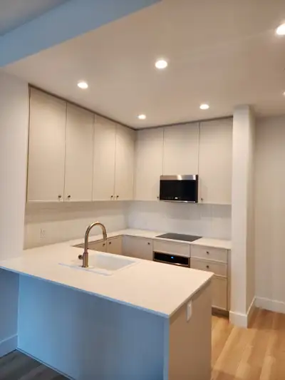 1 bedroom/1 bathroom in prime location (top floor unit)
