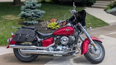 2006 Yamaha V-STAR 650 Classic. Quick detach fairing, leather saddle bags, detachable luggage rack,...