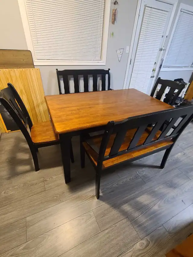 Dinning table and chair in Dining Tables & Sets in City of Halifax - Image 3