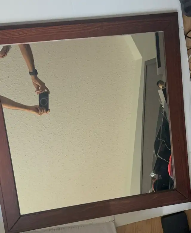 Brown wooden wall Mirror in Home Décor & Accents in Mississauga / Peel Region - Image 2