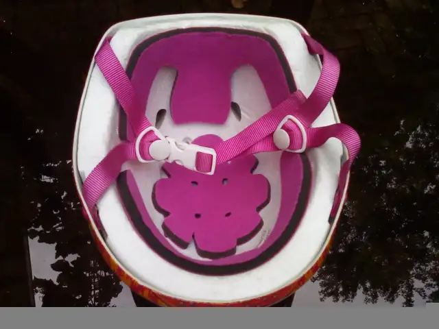 VENDU Casque de vélo Dora pour fille in Kids in Laval / North Shore - Image 5