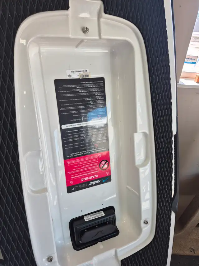 JET BOARD RADINN ELECTRIC -NEW- in Personal Watercraft in Winnipeg - Image 5