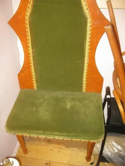 CHAISE ANTIQUE EN VELOUR, View more
