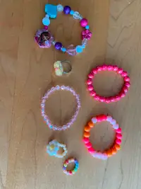 4 Bracelets et 3 bagues pour fillettes (t142)
