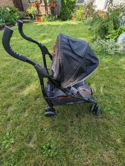 GUC Summer 3D Tote Umbrella Stroller Lightweight stroller with a canopy and storage basket. There is...