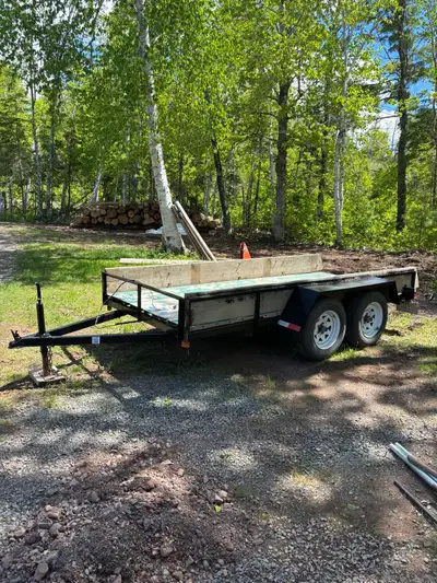 heavy duty utility trailer 2- 3500pound flex axles size of bed 12 foot 3 x 62 1/2 newly safety inspe...