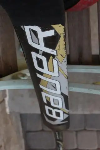 Hockey goal Stick Goalie paddle Right Hand catch Right Bauer Sup in Hockey in Markham / York Region - Image 6